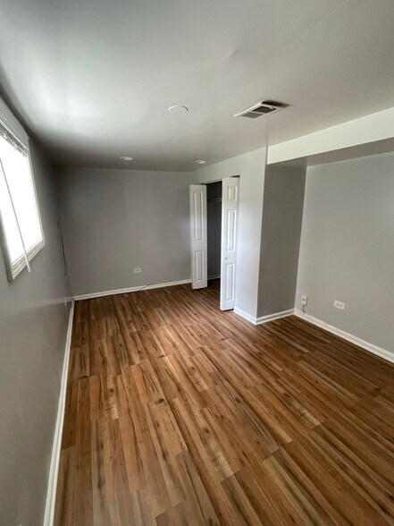 Building Photo - 1436 E 71st Pl