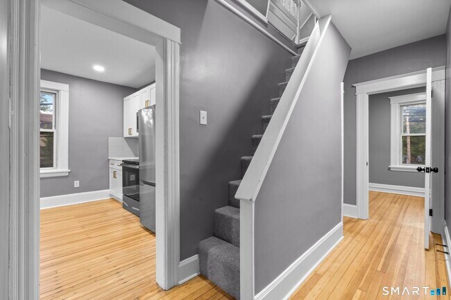 Building Photo - 1148 Hope St