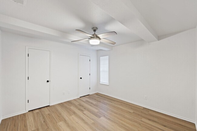 Building Photo - 1106 Stonehaven Blvd