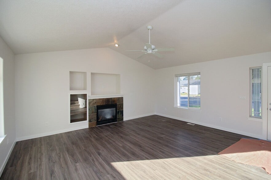 Building Photo - 1630 SE 4th St