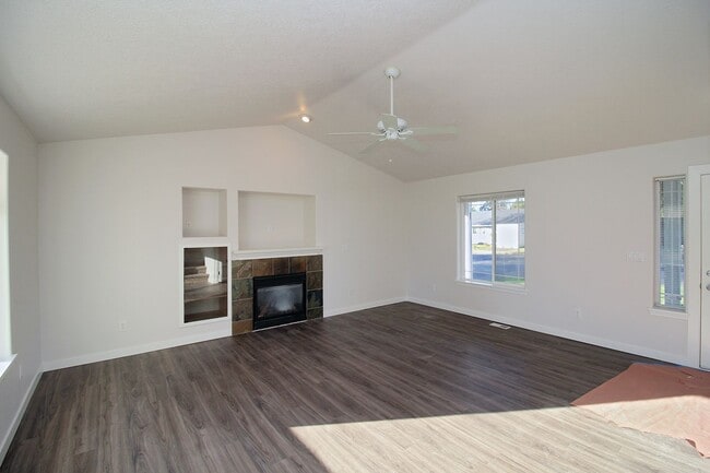 Building Photo - 1630 SE 4th St