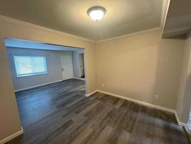 Building Photo - 813 S Grosvenor Ct