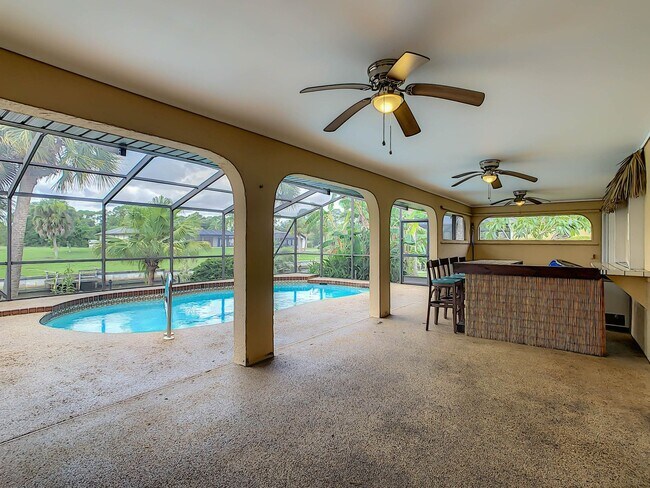 Building Photo - Port Charlotte Waterfront Pool Home - Grea...