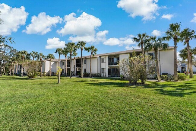 Building Photo - 122 E Cypress Ct
