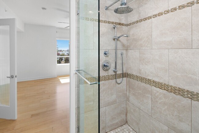 Building Photo - Modern West-Facing Condo with Spectacular Views and Prime Location in Hillcrest, San Diego