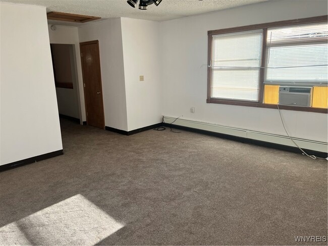 Building Photo - 206 Hillcrest Dr
