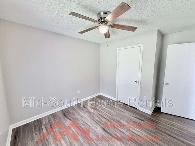 Building Photo - 4900 Walden Glen St