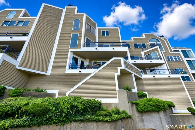 Building Photo - 10 Harbor St