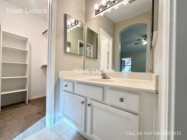 Building Photo - 363 W Bruce Ave