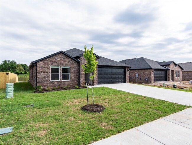 Building Photo - 813 Heeler Ave