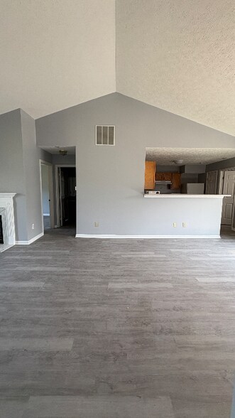 Building Photo - 4676 Court Yard Dr