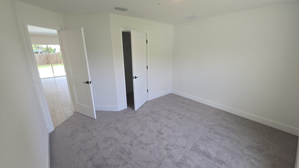 Building Photo - 4061 Birnam Ter