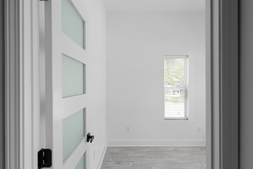 Building Photo - 101 Howell Dr SW