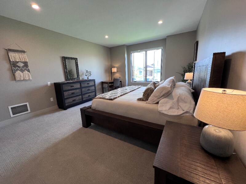 Building Photo - 75 Highnoon Way