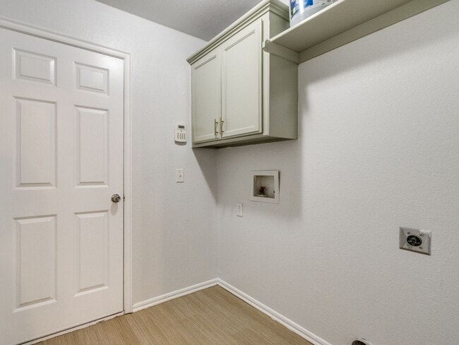 Building Photo - Updated Home + North Edmond + 4 Bedrooms