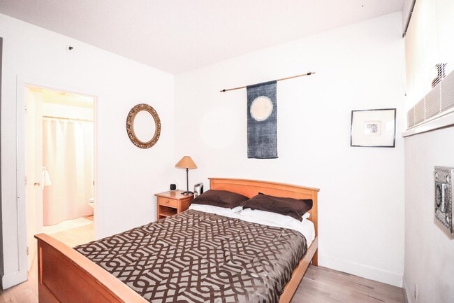 Building Photo - Spacious Jr. 1 Bedroom near Levi's Plaza |...