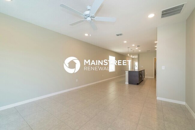 Building Photo - 3 Bedroom Pet-Friendly Home in DAVENPORT, ...