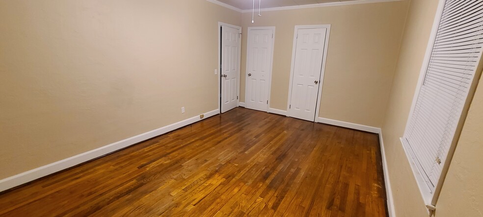 Guest bedroom with two closets. - 299 N Lexington St