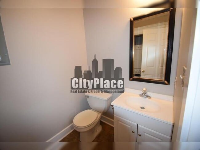 Building Photo - 910 Lexington Ave