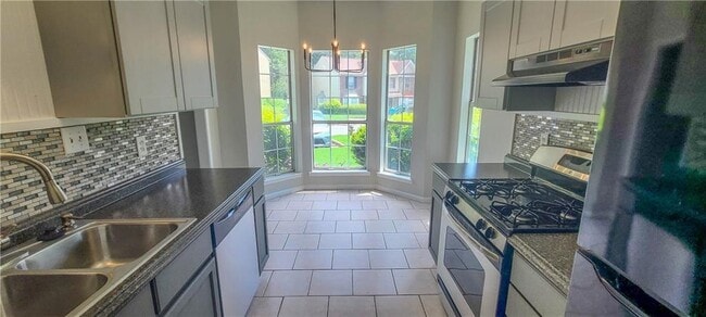 Building Photo - 2120 Fairways Ct