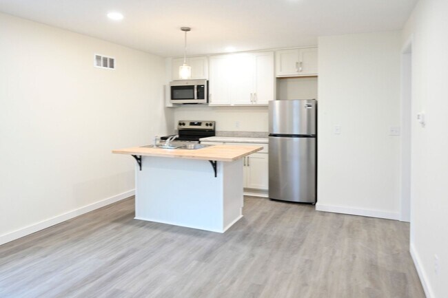 Building Photo - 108 Western Ave