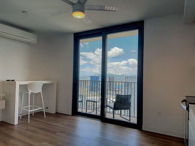 Building Photo - High Floor Kakaako 1 bedroom