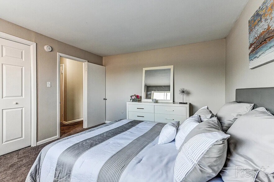 Building Photo - 333 North Ave