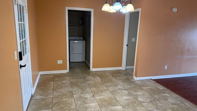 Building Photo - MOVE-IN SPECIAL: 50% OFF 1st FULL MONTH'S RENT!**