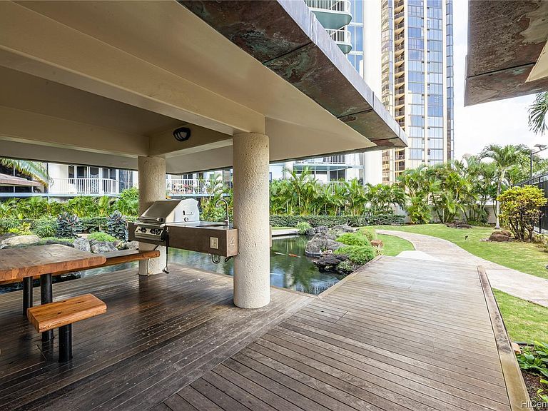 Building Photo - 1212 Nuuanu Ave