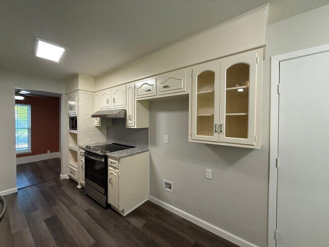 Building Photo - 10606 Millspring