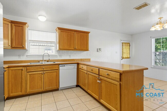 Building Photo - 10443 3rd Ave