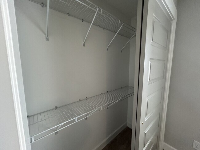 Building Photo - 2BD 2BA 3 STORY TOWNHOME FOR RENT