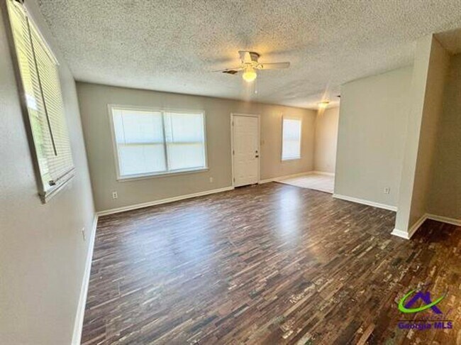 Building Photo - 102 Varee Dr