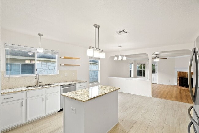 Building Photo - 911 Rustic Cactus