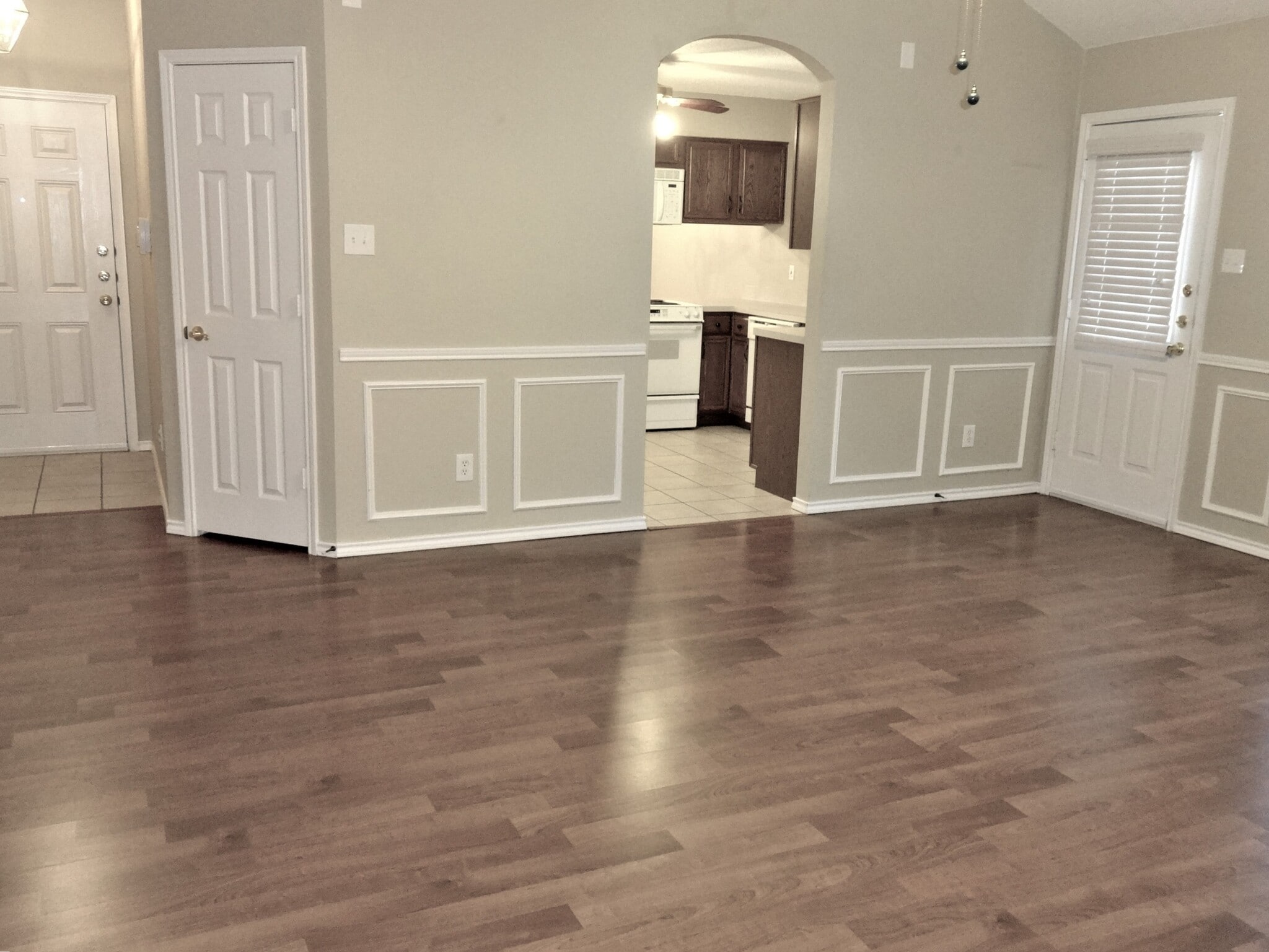 Building Photo - 641 Raven Dr