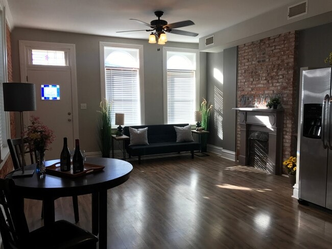 Building Photo - Large Renovated Home on the Hill with Garage!!
