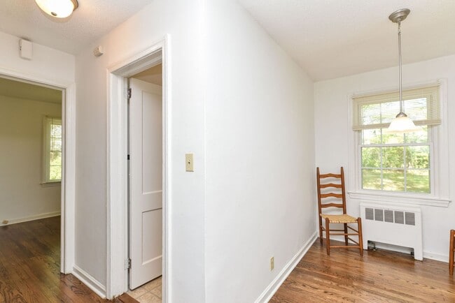 Building Photo - Condo / Burlington