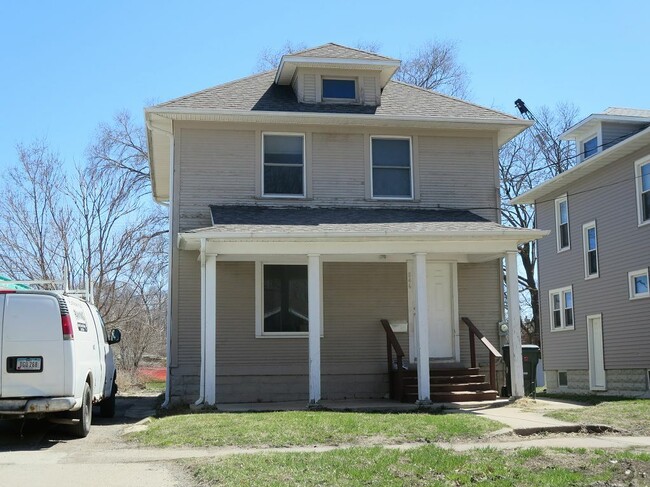 Building Photo - 846 Logan Ave