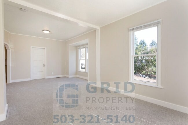 Building Photo - Two Bedroom Craftsman Home Available in th...