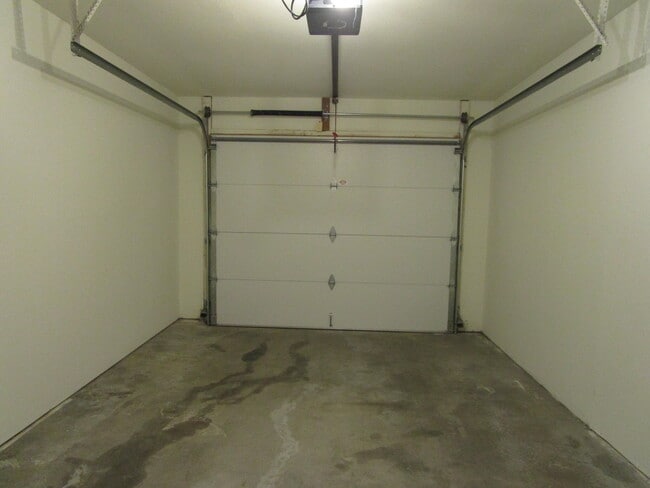 Building Photo - 3540 Prescott Dr