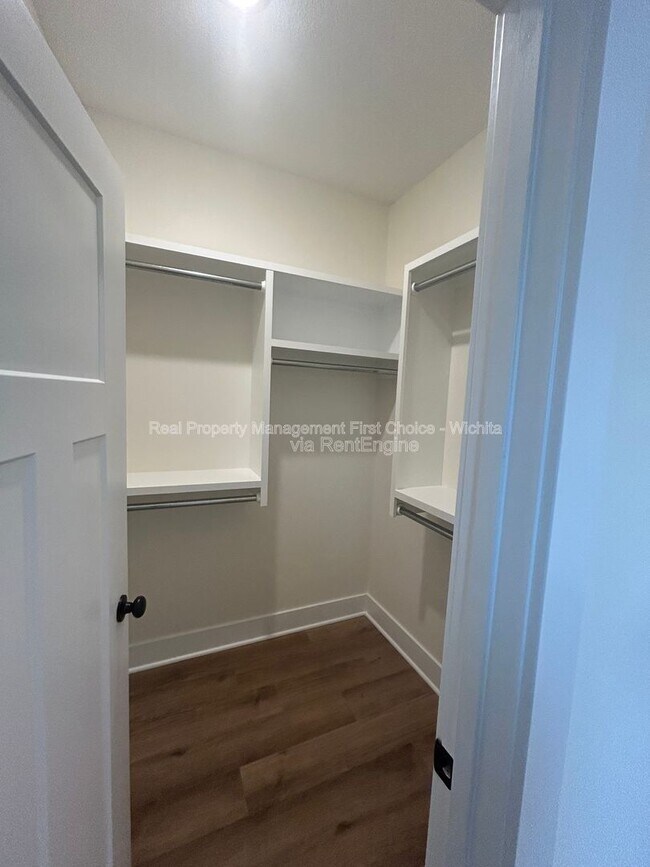 Building Photo - 17010 Kashmir St