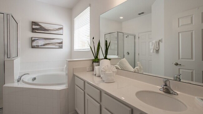 Building Photo - Providence Golf Community Home!