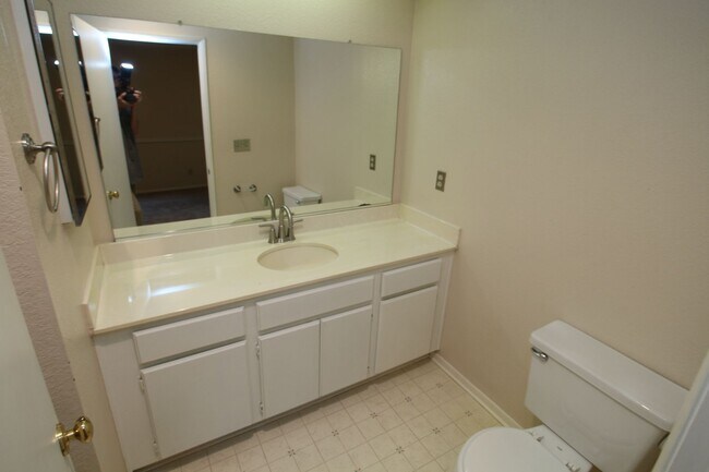 Building Photo - Refurbished Cape Cod Townhome – 2 Master B...