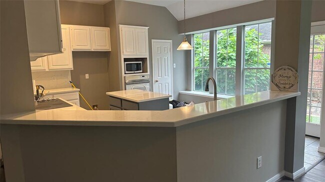 Building Photo - 4242 Lakeshore Forest Dr