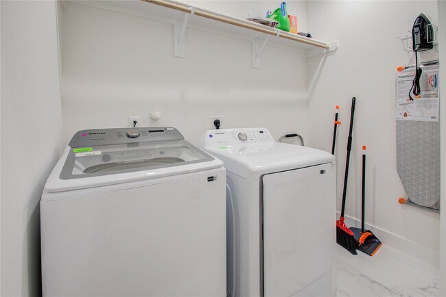 Building Photo - 4109 Hare St