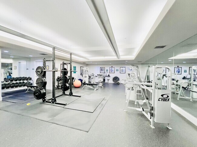 Building Photo - 610 Clematis St