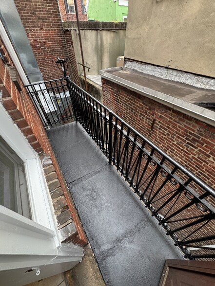 Building Photo - 905-909 Christian St