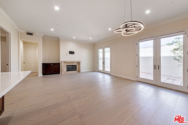 Building Photo - 143 N Arnaz Dr