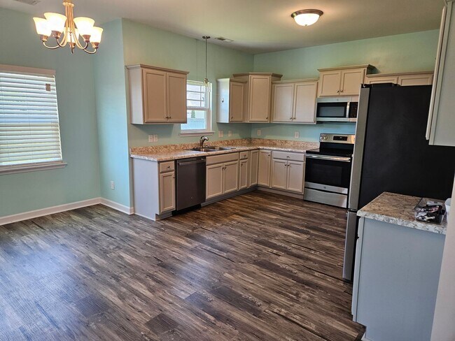 Building Photo - 3 Bedroom, 2 bath unfurnished home located in Bridgeport Community in Sneads Ferry