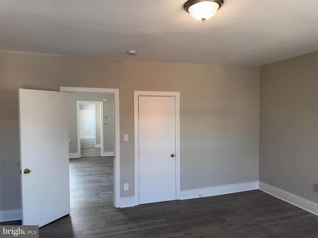 Building Photo - 706 Chain St